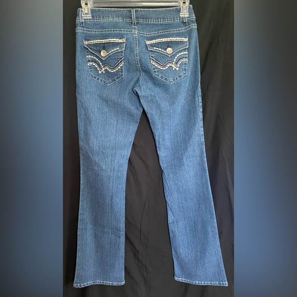 Gasoline Brand boot cut blue jeans, stretch material, Sz. 7. Like New. - Picture 6 of 8